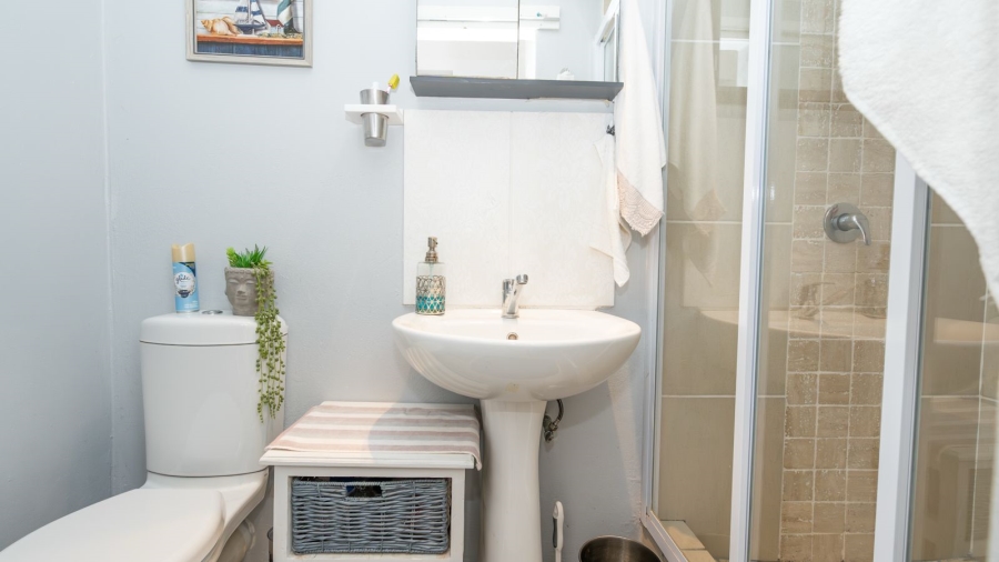 6 Bedroom Property for Sale in Country Club Western Cape